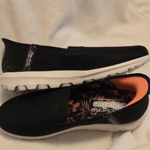 Skechers Black Slip-On Mesh Women’s Sneakers with White Sole